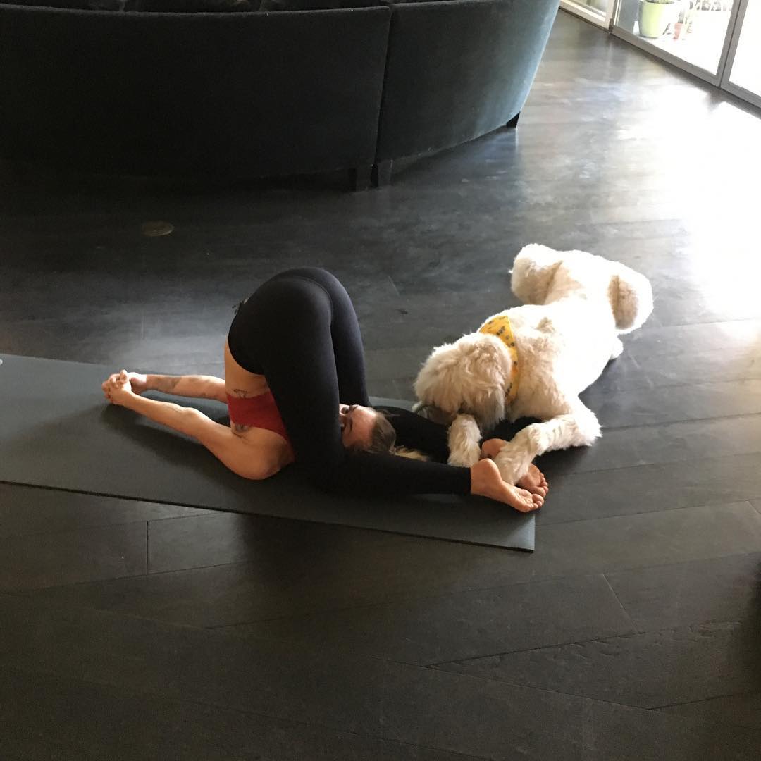 Miley Cyrus Yoga Caption Porn - Miley Cyrus Nude Fappening Leaks - FULL COLLECTION!